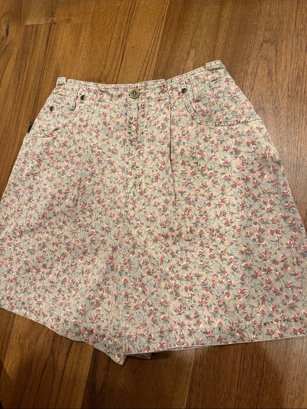 High-Waist Floral Print Women’s Shorts - Pink on Cream